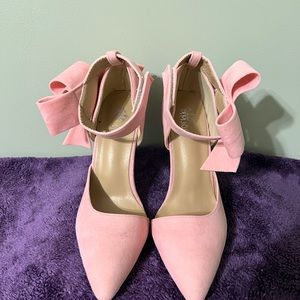 These are Women Sandals Women Shoes. They are size 7